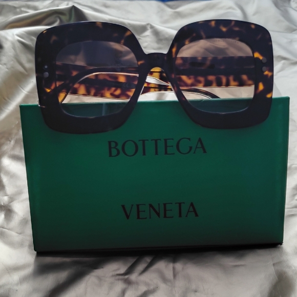 ❤️Bottega Veneta Brown Tortoise Sunglasses❤️